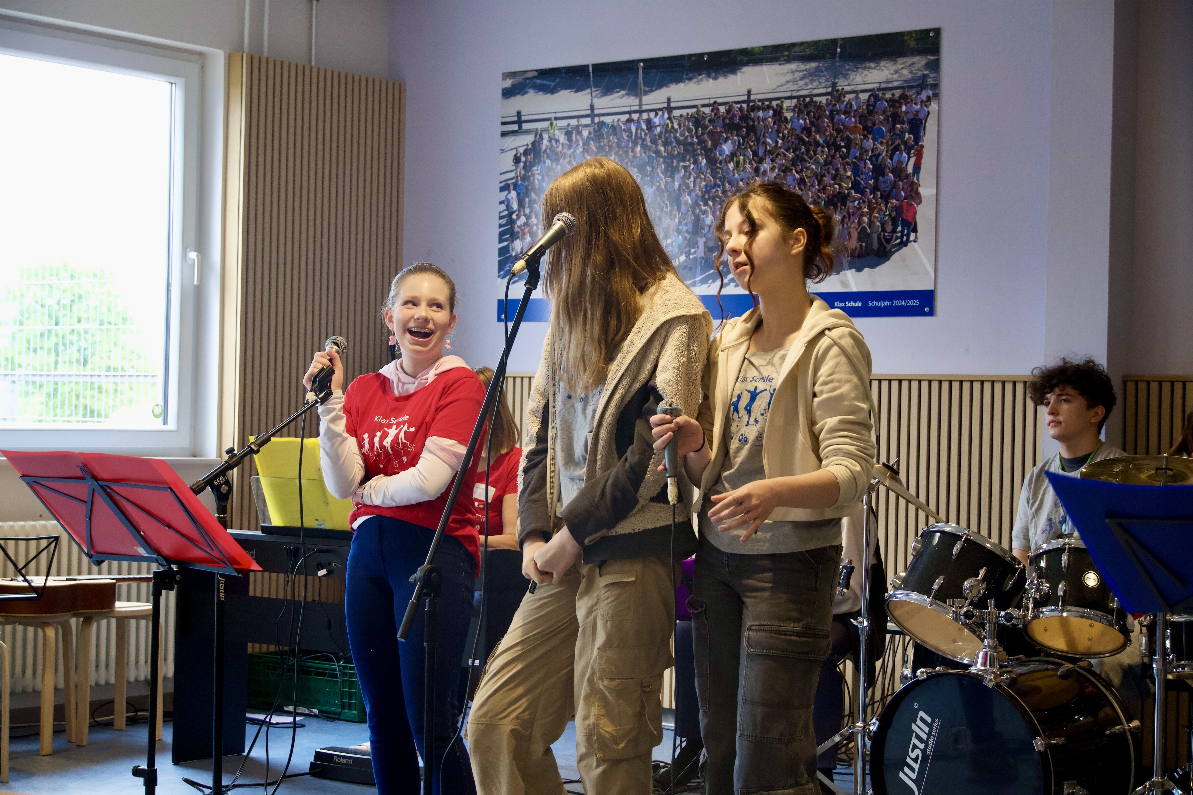 Die Schulband singt live am Tag der offenen Tür