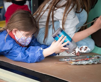 Achtung, die Wiese lebt! Theaterprojekt der Grundstufe