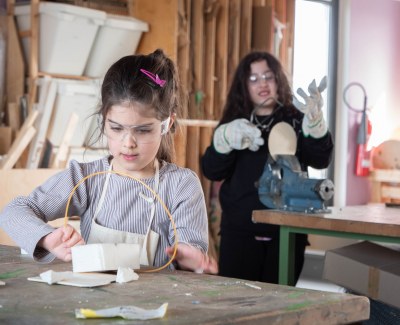 Achtung, die Wiese lebt! Theaterprojekt der Grundstufe