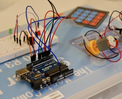 Eine Nahaufnahme eines elektronischen Musikgerätes